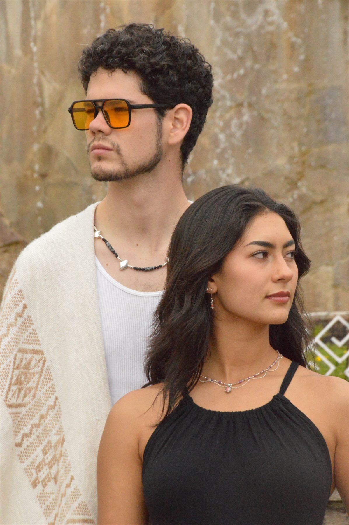 Aisha y Santi luciendo collares de plata peruana 950 Bethania Jewelry